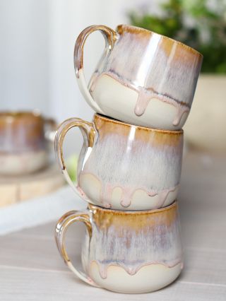 V posledním doskladnění se po nějaké době taky objevily tyhle Rose hrnky 🌹 a mám radost, že se vám pořád líbí. Pomaličku...