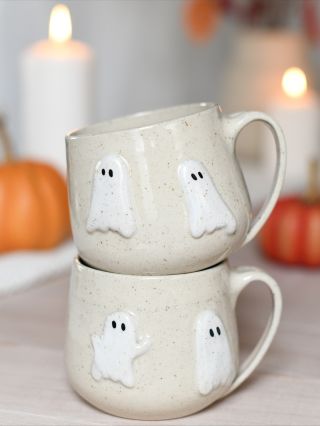 Já říkala, že to bude lehce infantilní 😀👻. A to teprve začínáme. 🧡 #haninahlina #keramika #ceskakeramika #ceramic...