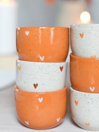 Limitkou budou taky tyhle oranžové podbarvené srdíčka, mám v plánu je do budoucna tvořit i v jiných barvách, vždycky tak...